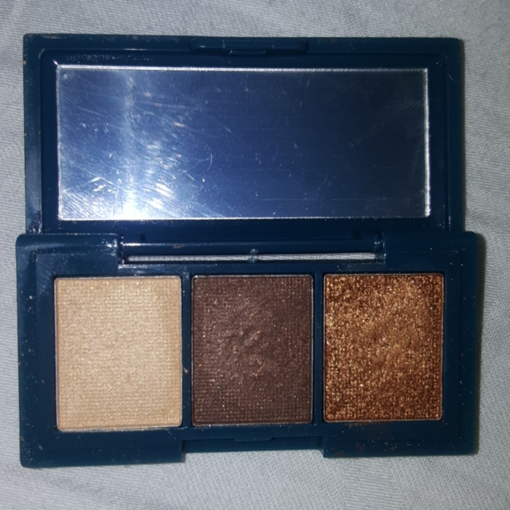 Eyeshadow - Picture 3 of 4
